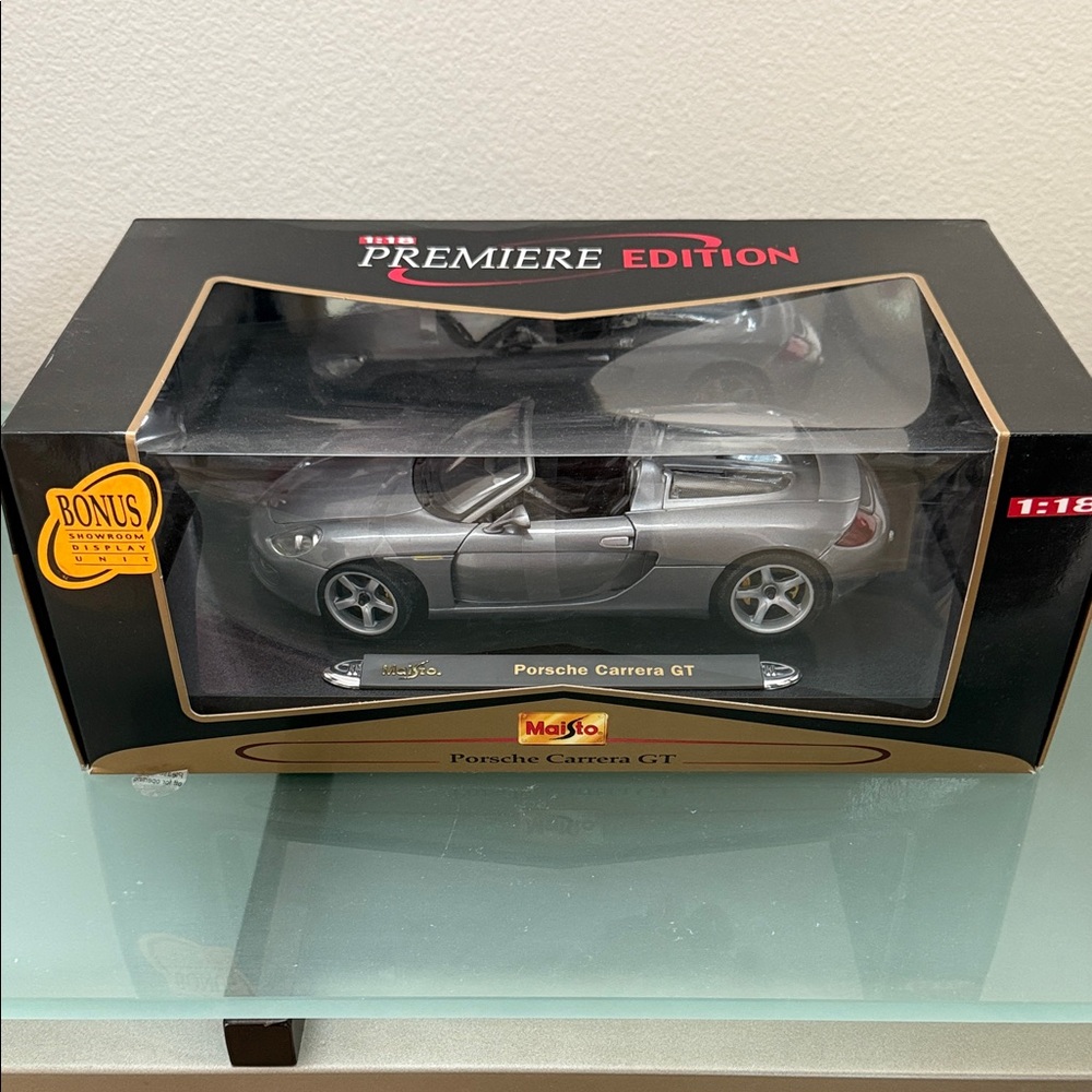 Maisto Silver Porsche Carrera GT 1/18 Diecast Model Car